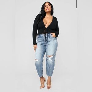 New with tags Fashion Nova Mom Jeans!